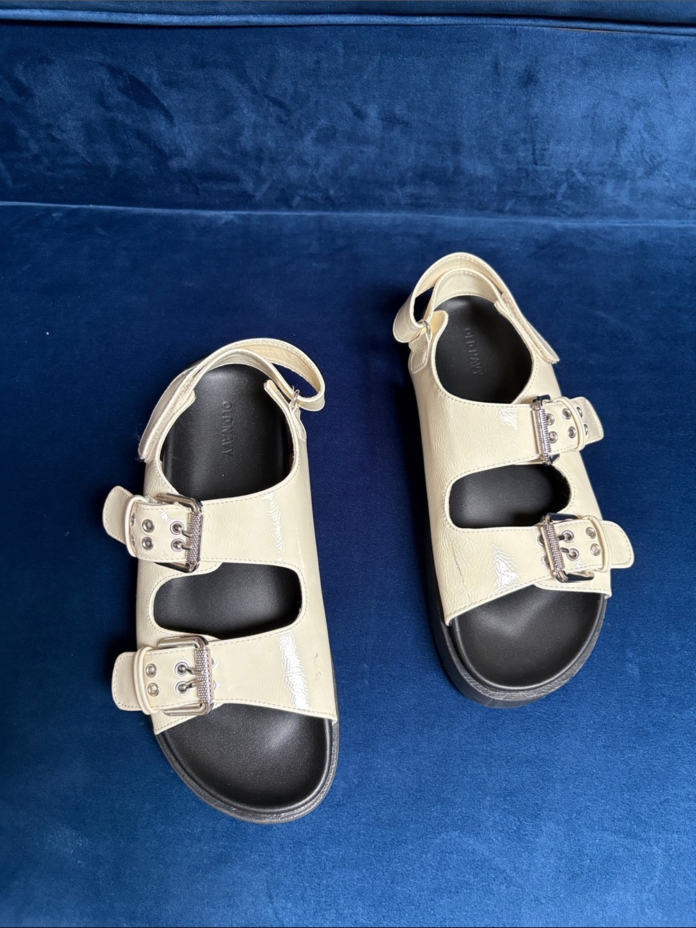 Old Navy Women’s White Size 10 Buckle Sandals